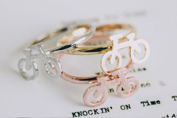 2016 a new fashion jewelry quality cartoon brand design model of bicycle ring with girl midi finger ring festival gift, Golden;silver
2016 a new fashion jewelry quality cartoon brand design model of bicycle ring with girl midi finger ring festival gift, Golden;silver