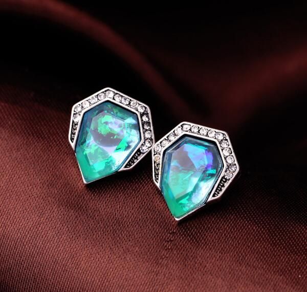 retro bevel heart sapphire stud earrings bevel stone studs with crystal popular for lady fashion jewelry, Golden;silver
retro bevel heart sapphire stud earrings bevel stone studs with crystal popular for lady fashion jewelry, Golden;silver