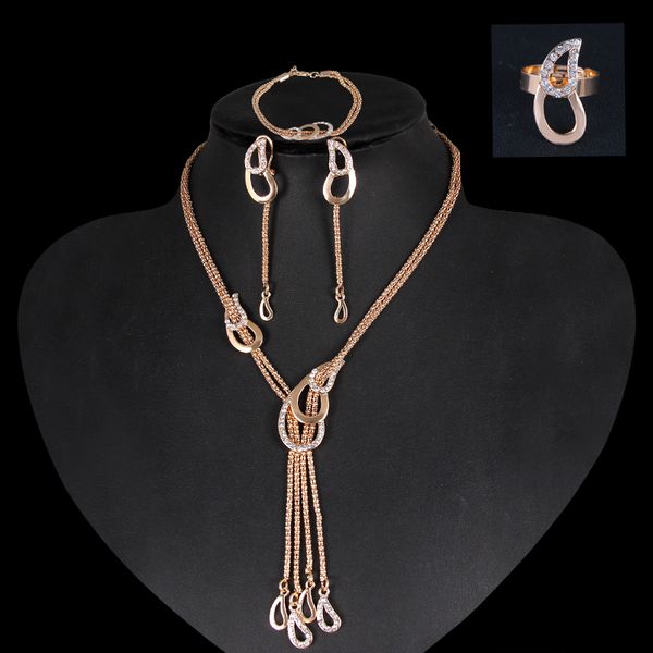 Pulseira, brincos e colar kidsfavorite
Pulseira, brincos e colar kidsfavorite