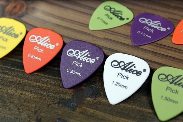 100pcs thin 0.58mm-1.20mm acoustic electric guitar picks musical instruments accessories parts plectrums
100pcs thin 0.58mm-1.20mm acoustic electric guitar picks musical instruments accessories parts plectrums