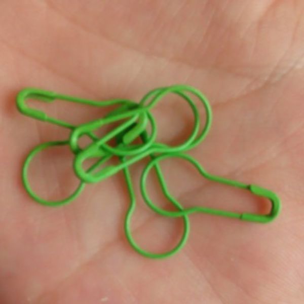 1000 pcs green blub pins-locking stitch markers progress keeper, safety pins, for sewing knitting crochet and craft, gourd calabash/pear pin, Silver
1000 pcs green blub pins-locking stitch markers progress keeper, safety pins, for sewing knitting crochet and craft, gourd calabash/pear pin, Silver
