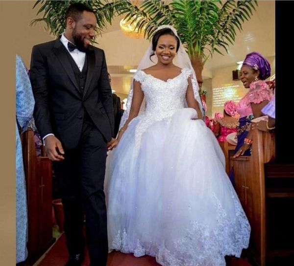 plus size saudi arabia wedding dresses 2019 new custom court train v-neck ball gown princess lace bridal gowns vestidos de novia w1307, White
plus size saudi arabia wedding dresses 2019 new custom court train v-neck ball gown princess lace bridal gowns vestidos de novia w1307, White