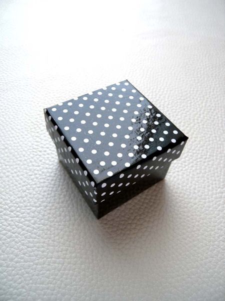 simple seven wholesale festival white polkadot black jewelry box lovers ring box necklace display gift package, Black;white
simple seven wholesale festival white polkadot black jewelry box lovers ring box necklace display gift package, Black;white