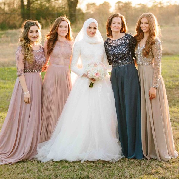 a-line lace applique muslim long sleeves full back wedding dress with sweep train outside bridal dress with kerchief, White
a-line lace applique muslim long sleeves full back wedding dress with sweep train outside bridal dress with kerchief, White