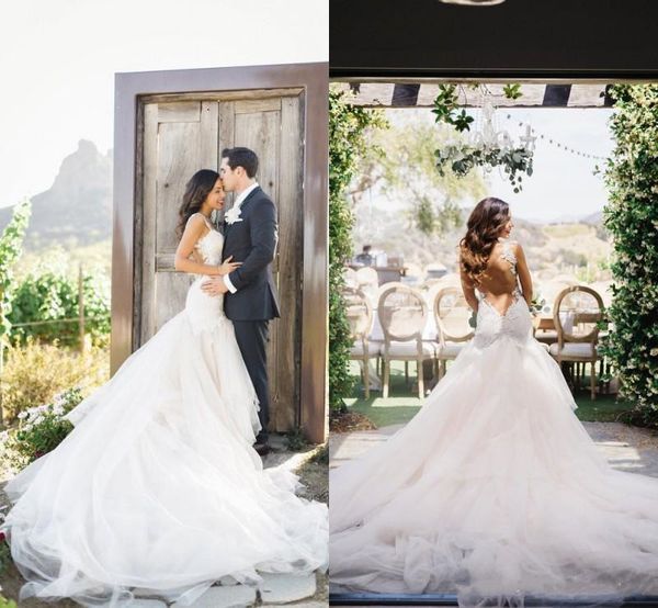 2017 country stunning winter mermaid wedding dresses vestido de noiva sweetheart lace appliques backless bridal gowns chapel train, White
2017 country stunning winter mermaid wedding dresses vestido de noiva sweetheart lace appliques backless bridal gowns chapel train, White