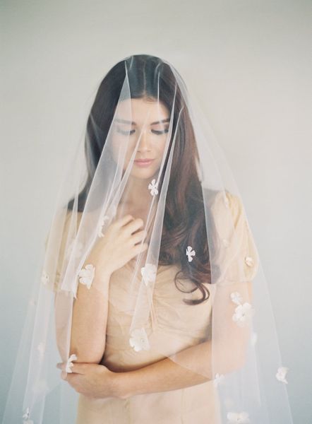 elegant luxury amazing sale fingertip length white ivory one layer applique handmade flower bridal veil wedding veil without comb, Black
elegant luxury amazing sale fingertip length white ivory one layer applique handmade flower bridal veil wedding veil without comb, Black