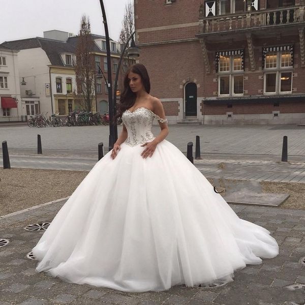 2016 gothic ball gown wedding dresses with sequins beaded sweep train sweetheart modest bridal gowns lace up back vestidos de noiva, White
2016 gothic ball gown wedding dresses with sequins beaded sweep train sweetheart modest bridal gowns lace up back vestidos de noiva, White