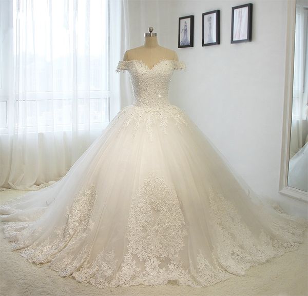 off the shoulder short sleeves luxury wedding dress long train tulle applique beaded ball gowns lace-up white vintage real dress
off the shoulder short sleeves luxury wedding dress long train tulle applique beaded ball gowns lace-up white vintage real dress