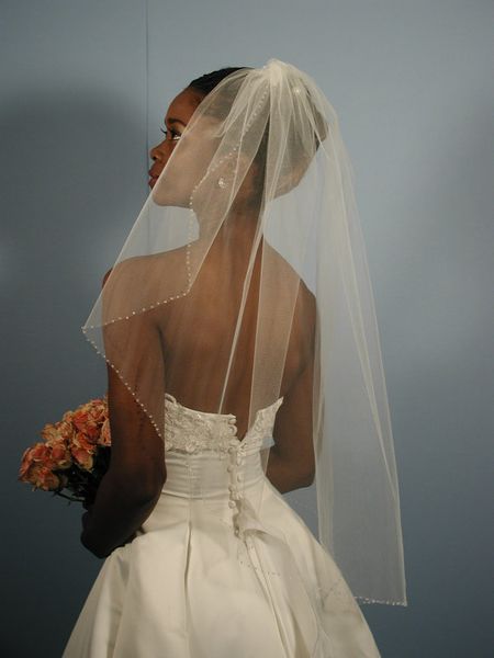 2018 new elbow length beaded edge wedding veil white ivory champagne bridal veil with comb 835, Black
2018 new elbow length beaded edge wedding veil white ivory champagne bridal veil with comb 835, Black