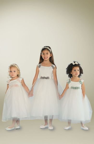 2016 latest design lovely ball gown flower girls dresses tulle cap sleeves bow sash handmade flowers tea length girls tutu dresses, White;blue
2016 latest design lovely ball gown flower girls dresses tulle cap sleeves bow sash handmade flowers tea length girls tutu dresses, White;blue