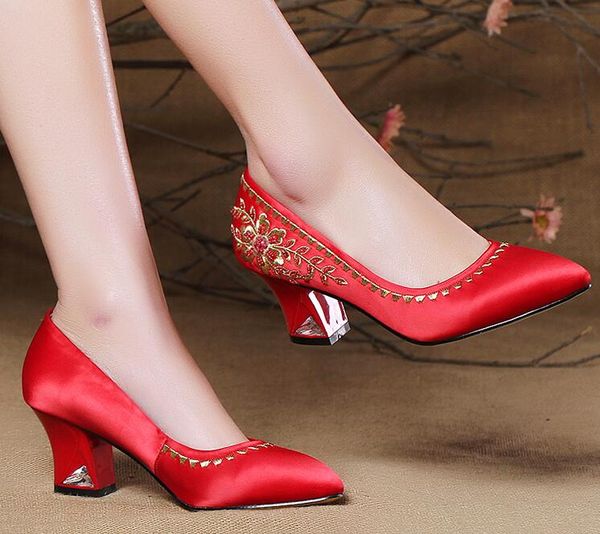 2016 new chinese folk style cheongsam wedding shoes shoes high heels shoes red shoes embroidery rhinestone bride, Black
2016 new chinese folk style cheongsam wedding shoes shoes high heels shoes red shoes embroidery rhinestone bride, Black