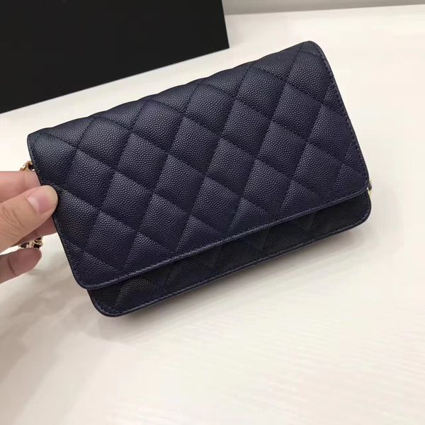 Highe t quality 19cm cla ic woc bag fa hional caviar leather cro body bag de igner me enger bag
Highe t quality 19cm cla ic woc bag fa hional caviar leather cro body bag de igner me enger bag