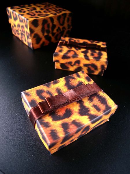 simple seven lovers ring box leopard printing pedant box fashion necklace package special jewelry case trend earring studs box ribbon, Black;white
simple seven lovers ring box leopard printing pedant box fashion necklace package special jewelry case trend earring studs box ribbon, Black;white
