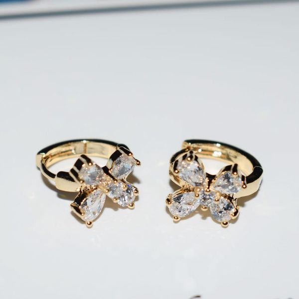 2017 luxuxy gold color earring girl's clear zircon earring brilliant flower design earring for wedding, Golden;silver
2017 luxuxy gold color earring girl's clear zircon earring brilliant flower design earring for wedding, Golden;silver