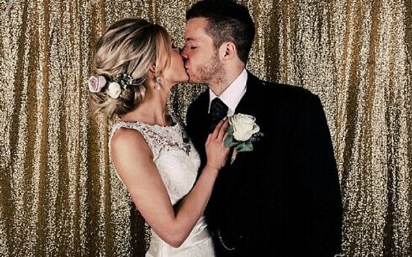 4x6ft-gold пришивания backdrop photo booth занавес золото блесток ткань свадьба / день рождения новогодние украшения
4x6ft-gold пришивания backdrop photo booth занавес золото блесток ткань свадьба / день рождения новогодние украшения