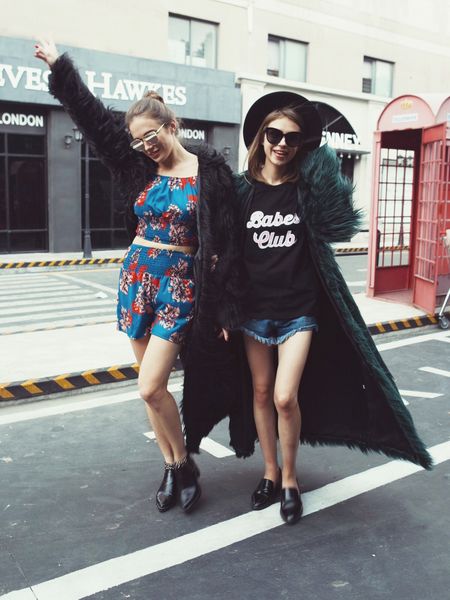 t0664 autumn winter new fashion faux fur long paragraph floating coat female european and american imitation jacket 7014, Black
t0664 autumn winter new fashion faux fur long paragraph floating coat female european and american imitation jacket 7014, Black
