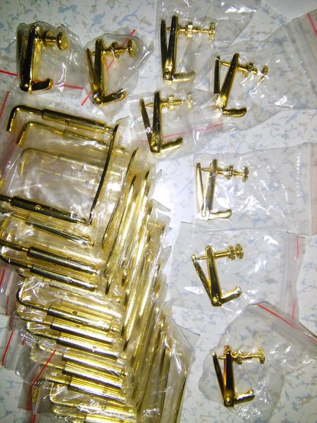 10 pcs violin chin rest clamp 4/4 with 40pcs violin fine tuners 4/4 gold color violin parts
10 pcs violin chin rest clamp 4/4 with 40pcs violin fine tuners 4/4 gold color violin parts