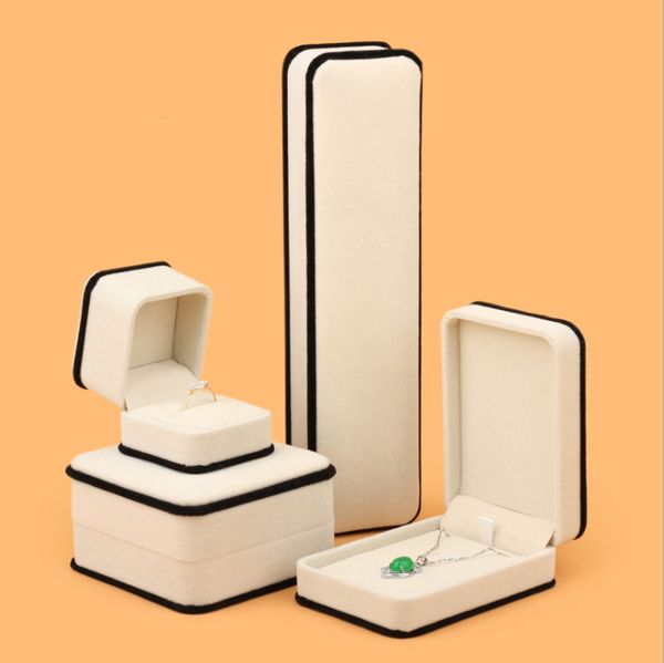 new white black margin velvet jewelry box for ring pendant bracelet necklace jewellry box for romantic wedding collar de casket, Black;white
new white black margin velvet jewelry box for ring pendant bracelet necklace jewellry box for romantic wedding collar de casket, Black;white