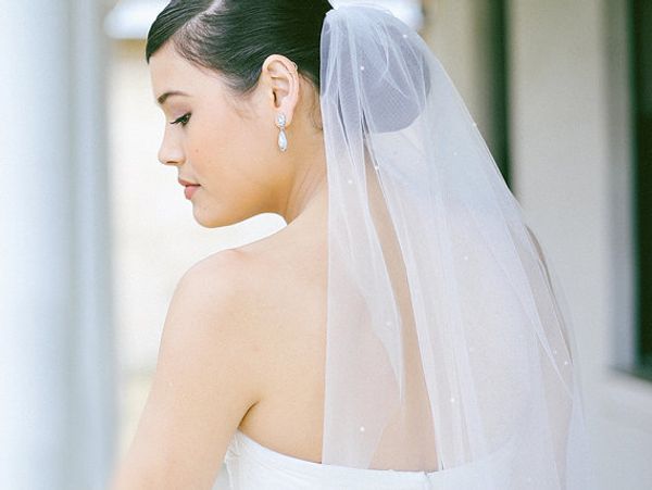 sell one layer pearls wedding veil elbow length bridal veil cut edge with comb white ivory champagne tulle 150a, Black
sell one layer pearls wedding veil elbow length bridal veil cut edge with comb white ivory champagne tulle 150a, Black