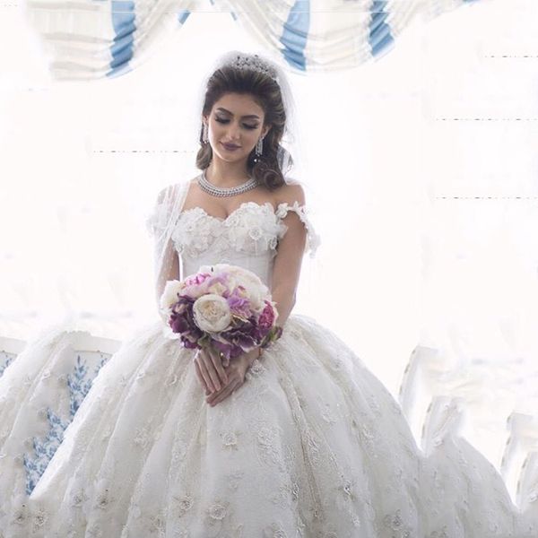 2019 arabian design sweetheart appliqued beaded floral short sleeve puffy wedding dresses bridal gowns floor length, White
2019 arabian design sweetheart appliqued beaded floral short sleeve puffy wedding dresses bridal gowns floor length, White