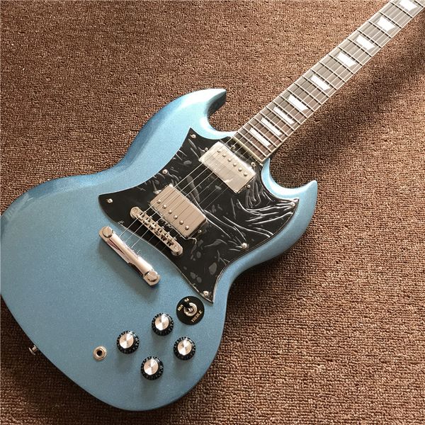 new electric guitar in metallic blue color with chrome hardware , can be customed selling guitarra
new electric guitar in metallic blue color with chrome hardware , can be customed selling guitarra