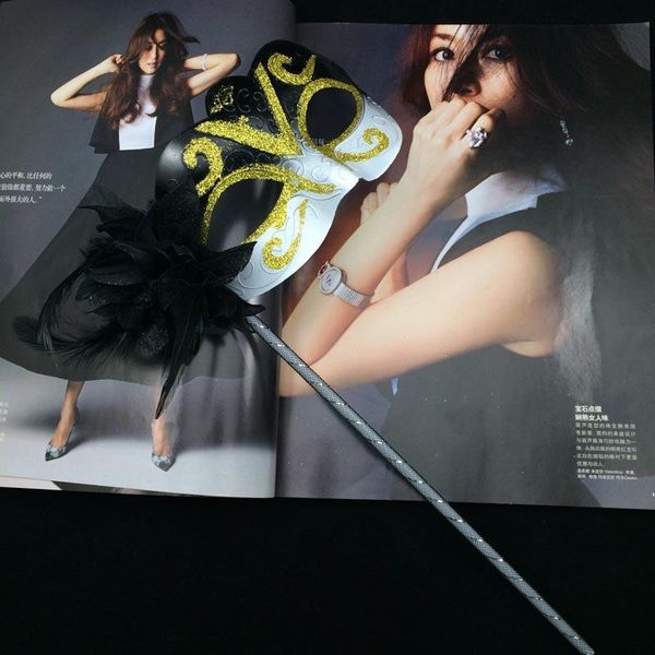 2016 New Party Masks on stick Flower Aside Half Face Venetian Masquerade Mask On Stick Novelty Gift mix color free shipping
2016 New Party Masks on stick Flower Aside Half Face Venetian Masquerade Mask On Stick Novelty Gift mix color free shipping
