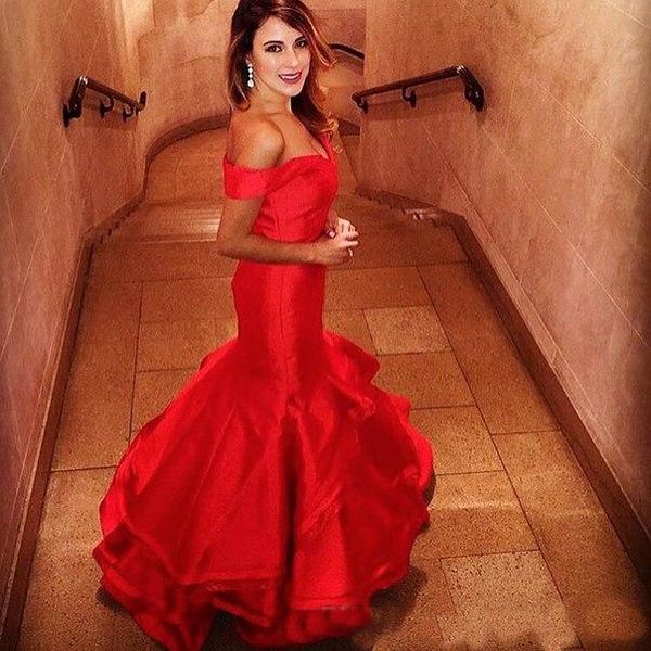 Elegant Off the Shoulder Mermaid Evening Dresses Red Sweetheart Backless Prom Party Gowns Ruffles Tired Custom Size Evening Gowns
Elegant Off the Shoulder Mermaid Evening Dresses Red Sweetheart Backless Prom Party Gowns Ruffles Tired Custom Size Evening Gowns