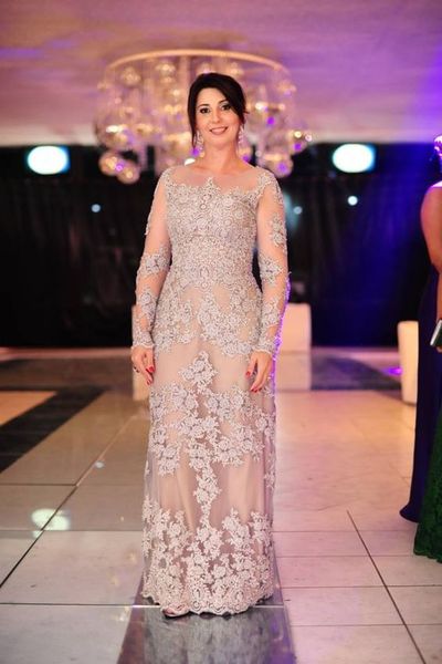 fashion lace appliques mother of the bride dresses with long sleeves a-line wedding guest dress sheer bateau neck plus size formal gowns, Black;red
fashion lace appliques mother of the bride dresses with long sleeves a-line wedding guest dress sheer bateau neck plus size formal gowns, Black;red