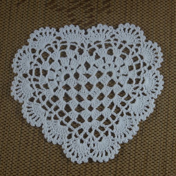 wholesale- handmade crocheted doilies 16-20cm 3 design heart round mat&pad wedding rose ornament vintage tablecloth home decorate 15pcs/lot
wholesale- handmade crocheted doilies 16-20cm 3 design heart round mat&pad wedding rose ornament vintage tablecloth home decorate 15pcs/lot