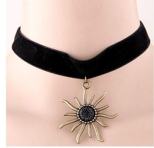 6 шт./лот горячие продажа ручной работы женщин дамы ожерелье черный велет металла подсолнечника кулон ожерелье колье ювелирные изделия 320*4, Golden;silver
6 шт./лот горячие продажа ручной работы женщин дамы ожерелье черный велет металла подсолнечника кулон ожерелье колье ювелирные изделия 320*4, Golden;silver