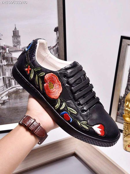 New Designer Low Top Black Leather Flower Embroidery Casual Shoes Fashion Luxury Sneakers for Mens Womens
New Designer Low Top Black Leather Flower Embroidery Casual Shoes Fashion Luxury Sneakers for Mens Womens
