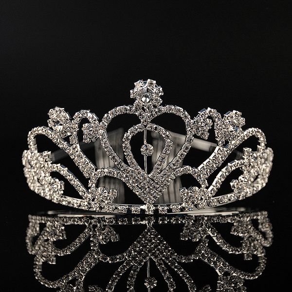 Luxury Silver Heart Crystals Wedding Tiaras Beaded Bridal Crowns Rhinestone Head Pieces Headband Cheap Hair Accessories Pageant Tiara
Luxury Silver Heart Crystals Wedding Tiaras Beaded Bridal Crowns Rhinestone Head Pieces Headband Cheap Hair Accessories Pageant Tiara