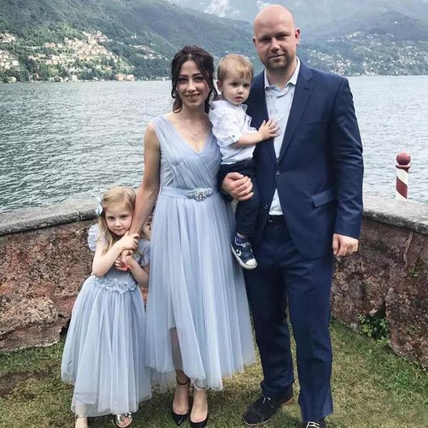 modest 2017 mother and daughter party dresses v neck crew tulle beaded hamd made flower sash tea length evening gown en9266, Black;red
modest 2017 mother and daughter party dresses v neck crew tulle beaded hamd made flower sash tea length evening gown en9266, Black;red