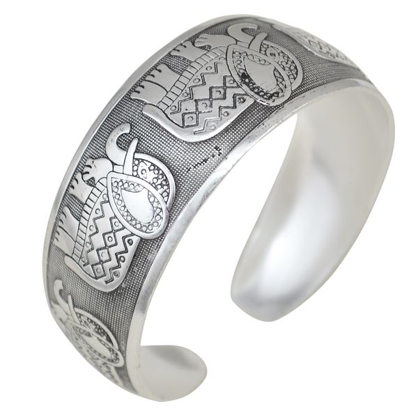 idealway fashion vintage silver plated caving flower bangle wide cuff bracelet can be adjustable, Black
idealway fashion vintage silver plated caving flower bangle wide cuff bracelet can be adjustable, Black