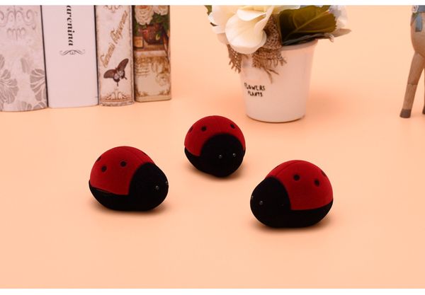 simple seven cute red black beetles ring box plastic flocking necklace display earring studs case ladybugs jewerly container, Black;white
simple seven cute red black beetles ring box plastic flocking necklace display earring studs case ladybugs jewerly container, Black;white