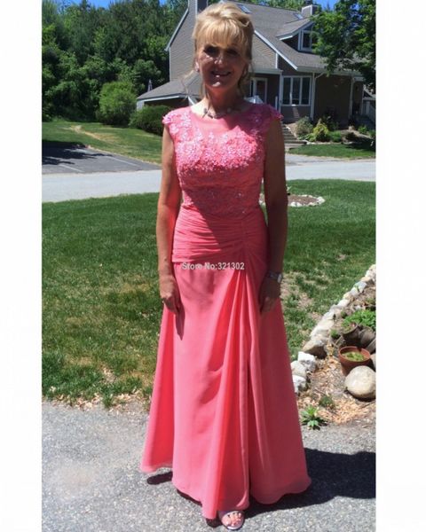 modest coral mother of the bride dresses 2017 long o-neck chiffon appliques floor length china evening dress for women plus size, Black;red
modest coral mother of the bride dresses 2017 long o-neck chiffon appliques floor length china evening dress for women plus size, Black;red