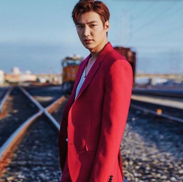 handsome stylish red men wedding prom dinner suits custom made groom tuxedos groomsman suits tuxedos (jacket+pants), White;black
handsome stylish red men wedding prom dinner suits custom made groom tuxedos groomsman suits tuxedos (jacket+pants), White;black