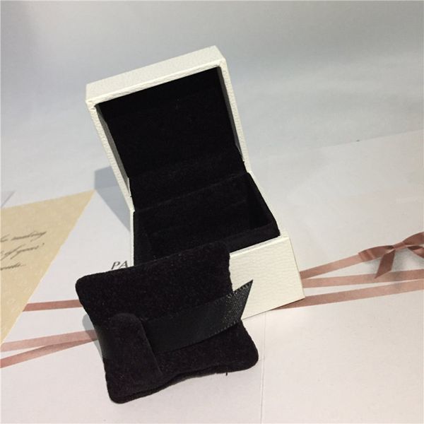 Подушка губка внутри белой бумаги коробка европейский стиль для Pandora Шарм шарик м
Подушка губка внутри белой бумаги коробка европейский стиль для Pandora Шарм шарик м