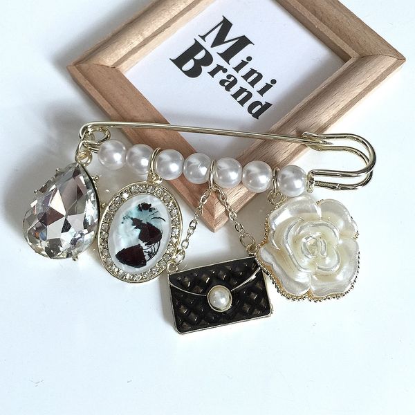 wholesale- cute elegant european lady brooches beauty flower imitation pearl beads gold pin brooch accessories, Gray
wholesale- cute elegant european lady brooches beauty flower imitation pearl beads gold pin brooch accessories, Gray