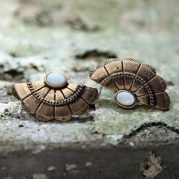 natural shell stud earrings antique copper silver sector shape unique creative original design stud earrings women girls' gift factory price
natural shell stud earrings antique copper silver sector shape unique creative original design stud earrings women girls' gift factory price