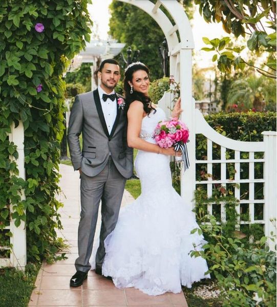 light gray wedding men suits bridegroom suits tuxedos groomsmen suit custom made one button formal business suits(jacket+pants), White;black
light gray wedding men suits bridegroom suits tuxedos groomsmen suit custom made one button formal business suits(jacket+pants), White;black
