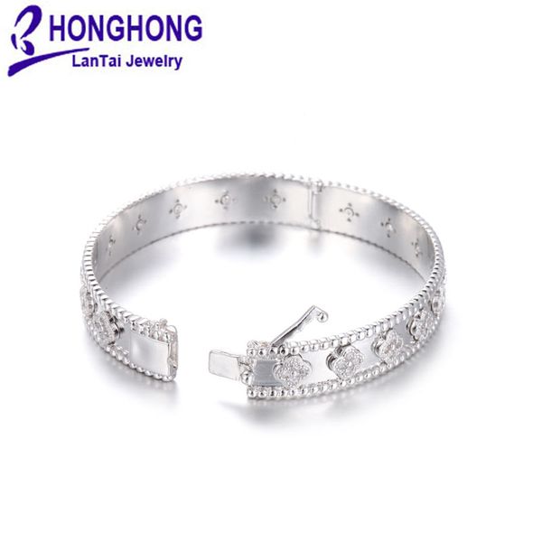 HONGHONG 2017 Cubic zirconia bangles&Bracelets For women Noble elegant style Flower pattern adorn bangles Gift for Mother
HONGHONG 2017 Cubic zirconia bangles&Bracelets For women Noble elegant style Flower pattern adorn bangles Gift for Mother