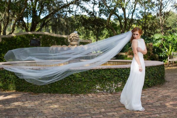 one layer whtie ivory champagne wedding veil cathedral length bridal veil cut edge with comb, Black
one layer whtie ivory champagne wedding veil cathedral length bridal veil cut edge with comb, Black