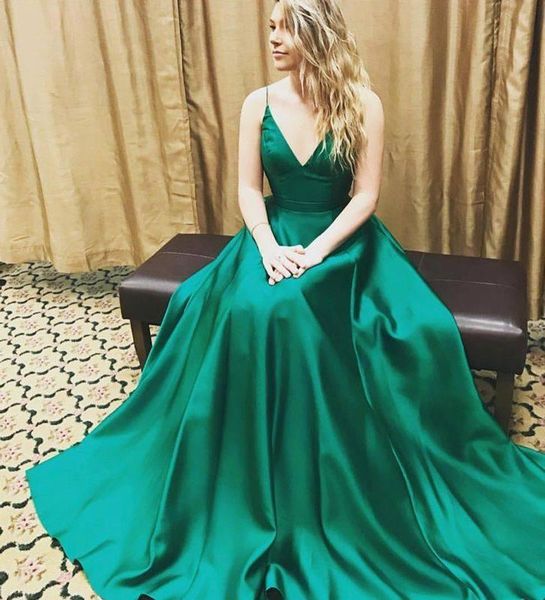 2k17 elegant green spaghetti straps a line prom dresses v neck backless satin new custom made formal evening party gowns
2k17 elegant green spaghetti straps a line prom dresses v neck backless satin new custom made formal evening party gowns