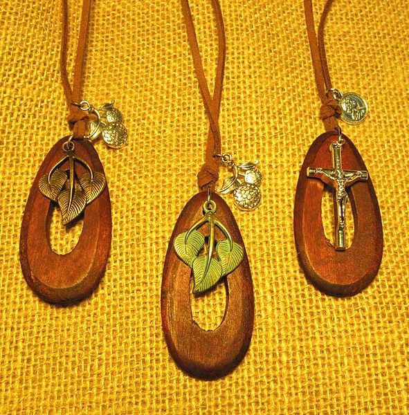 3d solid wooden carving oval round jesus crosses pendant necklace vintage long sweater chain lovers jewelry handmade women stylish 15pcs, Silver
3d solid wooden carving oval round jesus crosses pendant necklace vintage long sweater chain lovers jewelry handmade women stylish 15pcs, Silver