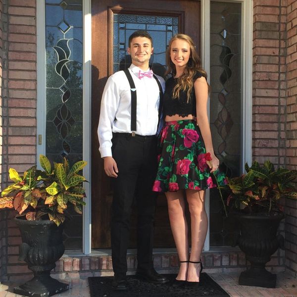 unique 2 pieces print short homecoming dresses jewel neck black lace appliques special occasion dress for girls custom made short prom gwon, Blue;pink
unique 2 pieces print short homecoming dresses jewel neck black lace appliques special occasion dress for girls custom made short prom gwon, Blue;pink