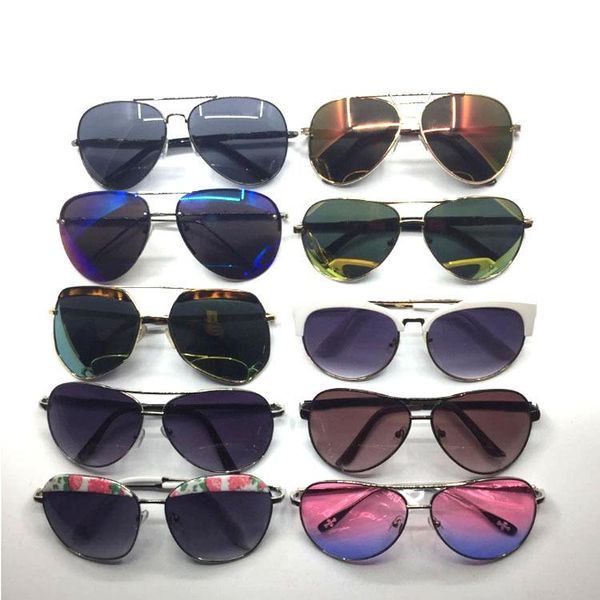 20pcs wholesale classic sale 2017 modern sunglasses women and men sunglasses style beach multi-color echss, White;black
20pcs wholesale classic sale 2017 modern sunglasses women and men sunglasses style beach multi-color echss, White;black