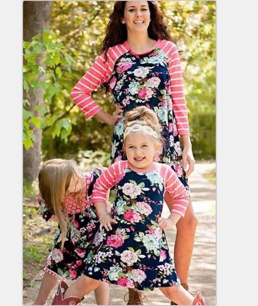 2017 family matching outfits mother and daughter flower striped dresses baby girls short sleeve dress kids parent summer family look, Blue
2017 family matching outfits mother and daughter flower striped dresses baby girls short sleeve dress kids parent summer family look, Blue