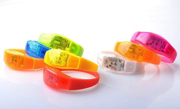 wholesale- voice activated sound control led flashing silicone bracelet light up wristband club party bar disco night activity novelty gift
wholesale- voice activated sound control led flashing silicone bracelet light up wristband club party bar disco night activity novelty gift
