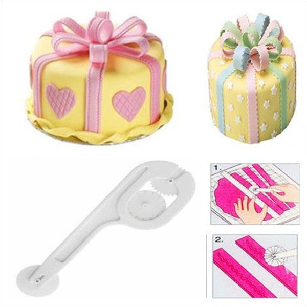 wholesale- 3 wheel fondant embosser cutter cake icing decorating tool pastry sugarcraft round pad lace cutter knife baking decoration mould
wholesale- 3 wheel fondant embosser cutter cake icing decorating tool pastry sugarcraft round pad lace cutter knife baking decoration mould